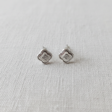 Fleuré Stud Earrings - Lumi