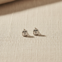 Fleuré Stud Earrings - Lumi