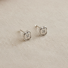 Fleuré Stud Earrings - Lumi