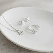 Fleuré Necklace - Aura