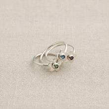 Bague empilable à 5 pétales avec pierre de naissance