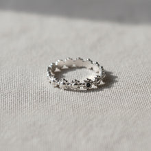 daisy chain ring with amethyst gemstone 
