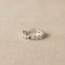 Daisychain ring with 1.5mm Amethyst 