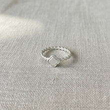 Fleuré Stackable Ring