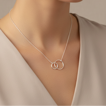 Silver necklace with interlocking different sized rings